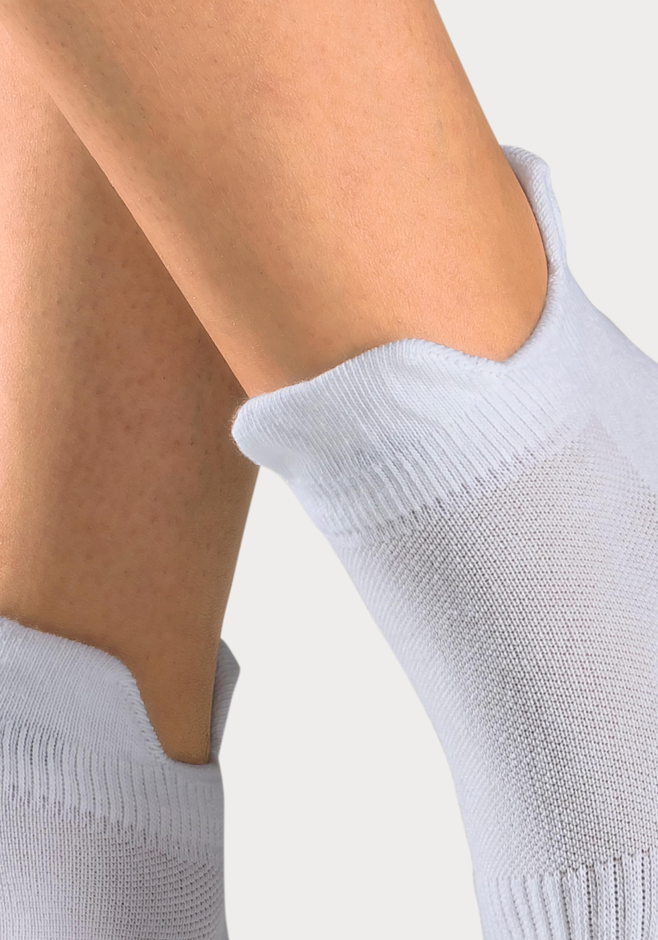 Bench. Sneakersocken Packung, 6 Stk. tlg. mit feiner Mesh Konstruktion und Mittelfussgummi