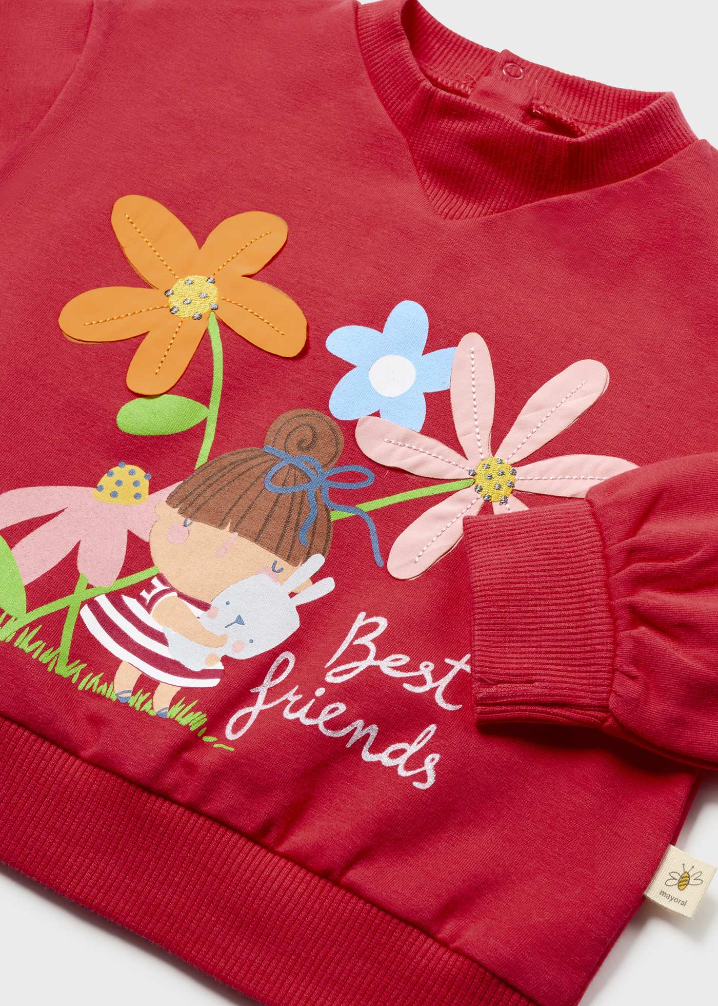 Moletom infantil com estampa, feito de algodão sustentável.