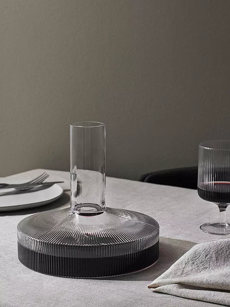FERM LIVING Weinkaraffe RIPPLE 1,1l  transparent