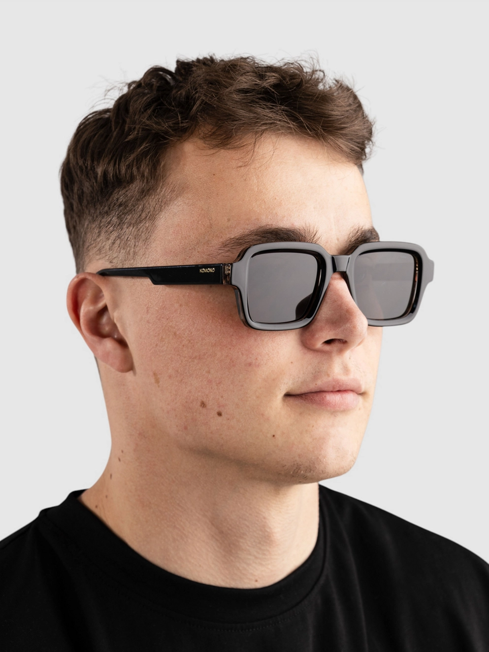 Komono Lionel Black Tortoise Sunglasses solid smoke