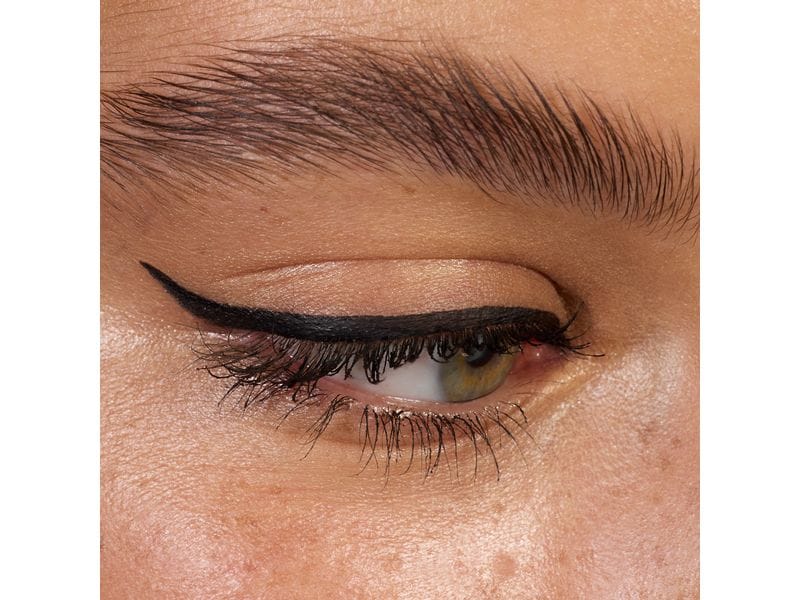 essence Eyeliner Quick Wing! 01 Black Zwei-seitiger Eyeliner mit Stempel in Flügelform und Filzspitze