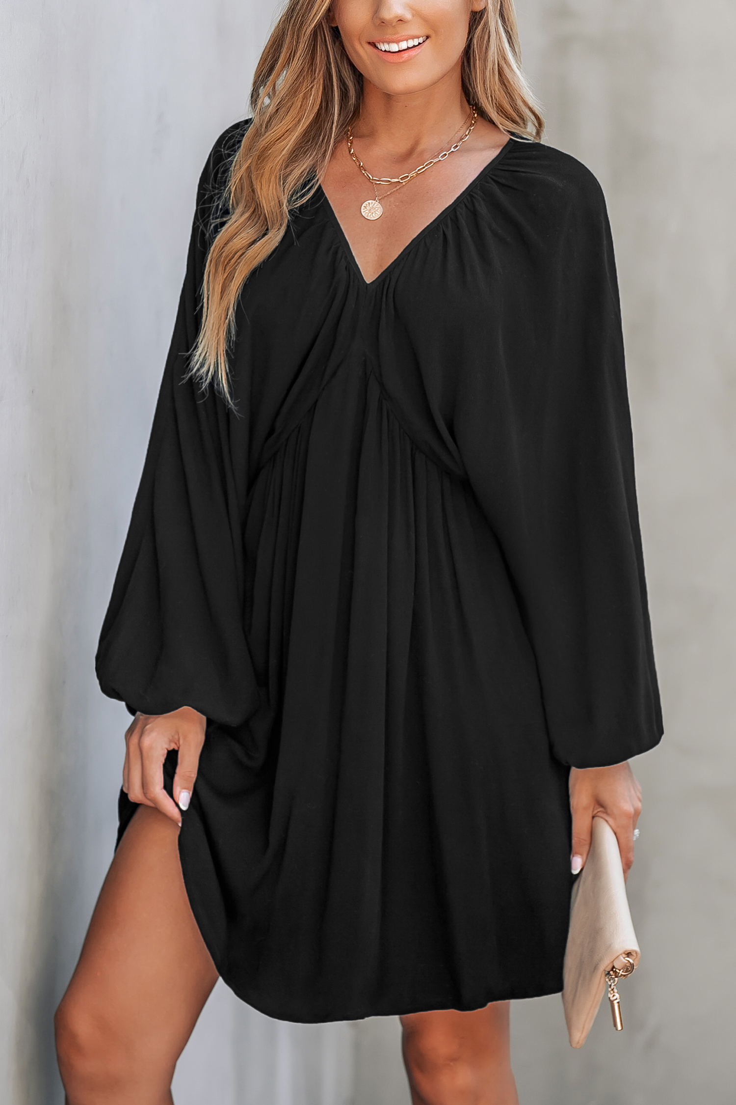 Robe mini fluide à glands noués et dos nu