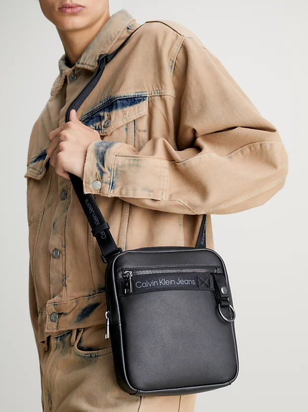 Bolsa de ombro estilo repórter em couro sintético