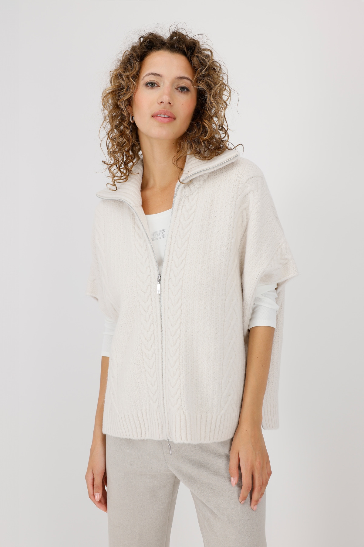 Monari Strickcape »Jacke Strickcape Zopf«, Mit Rundhalsausschnitt