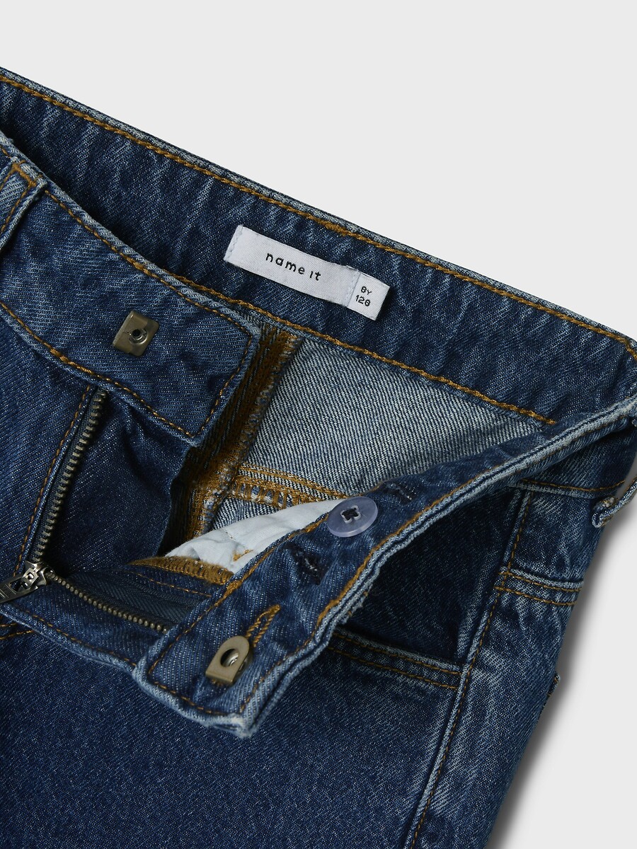 DÊ UM NOME A ELE<br>Calças jeans largas