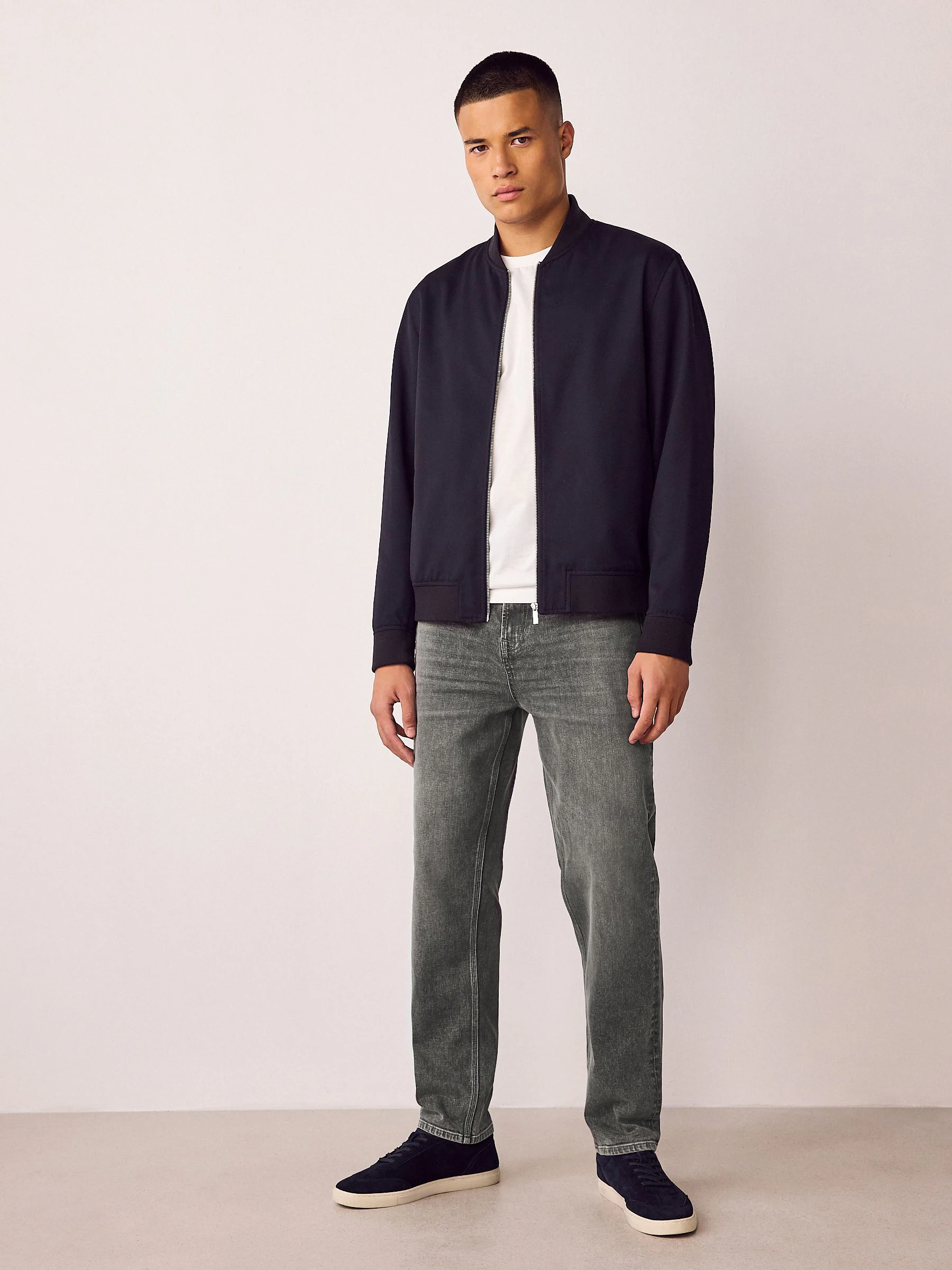 Grijs - Standaard toelopende pasvorm - Authentieke stretch denim jeans