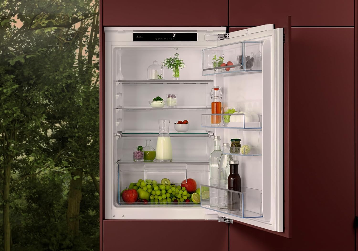 AEG Einbau-Kühlschrank 88cm ohne Gefrierfach, Serie 5000 OptiSpace: 2x vielfach verstellbare & 1x teilbare Glasablage, großer Kühlraum (137L), LCD-Display, Schnell-Kühlen-Funktion, Festtür, TSK5O88WDF