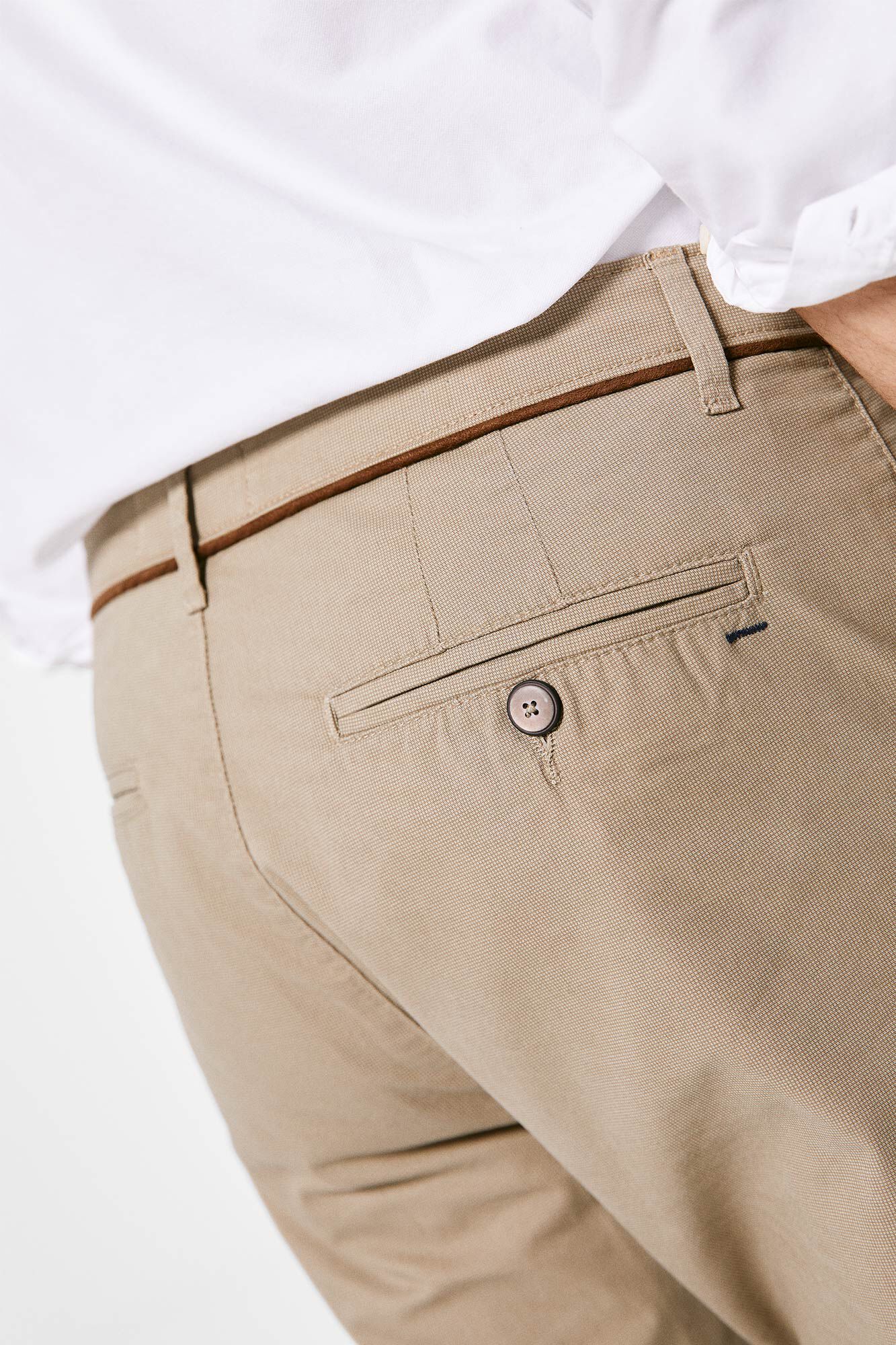 Calça chino com microestampa - bege médio
