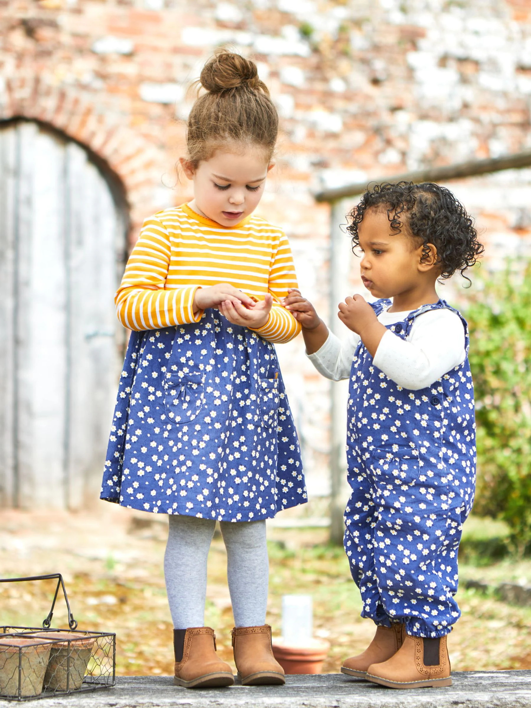 JoJo Maman Bébé Set van corduroy tuinbroek en top