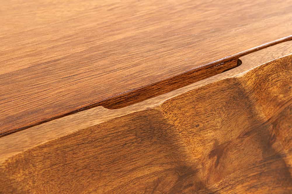 Massives Sideboard SCORPION 180cm braun hängend Mangoholz mit 3D Schnitzereien