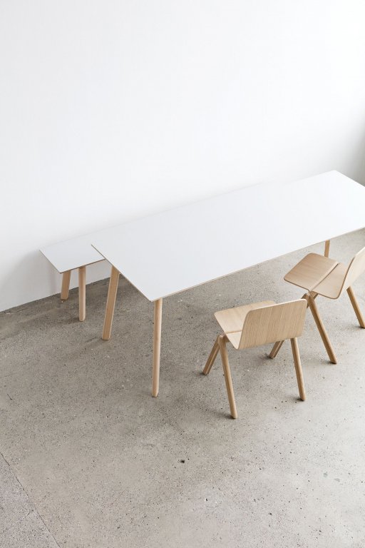 Hay CPH Deux 210 tafel 200x75 met gelakt eiken onderstel parelwit