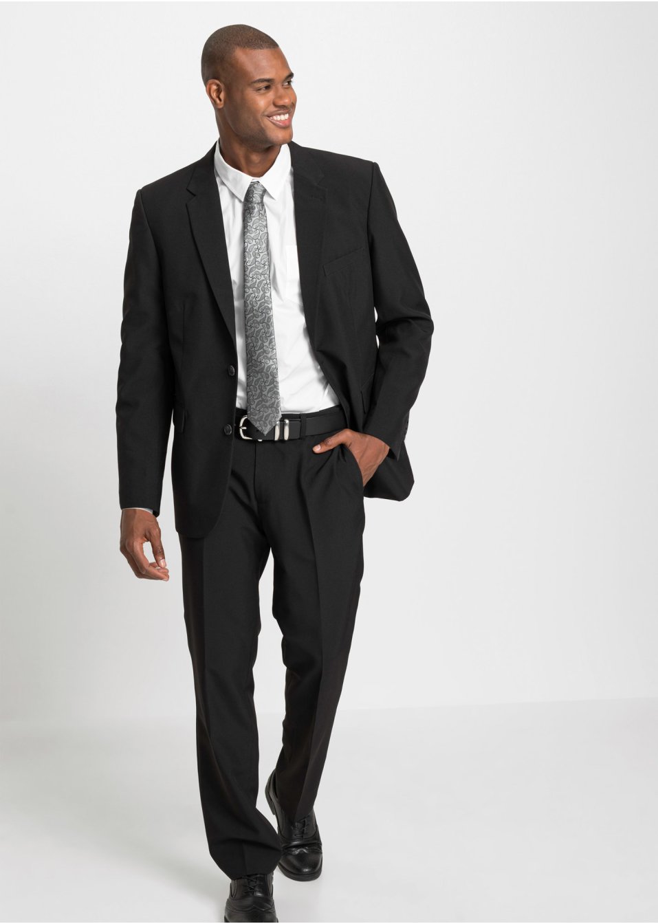 Costume 4 pièces : veste de costume, pantalon, chemise, cravate