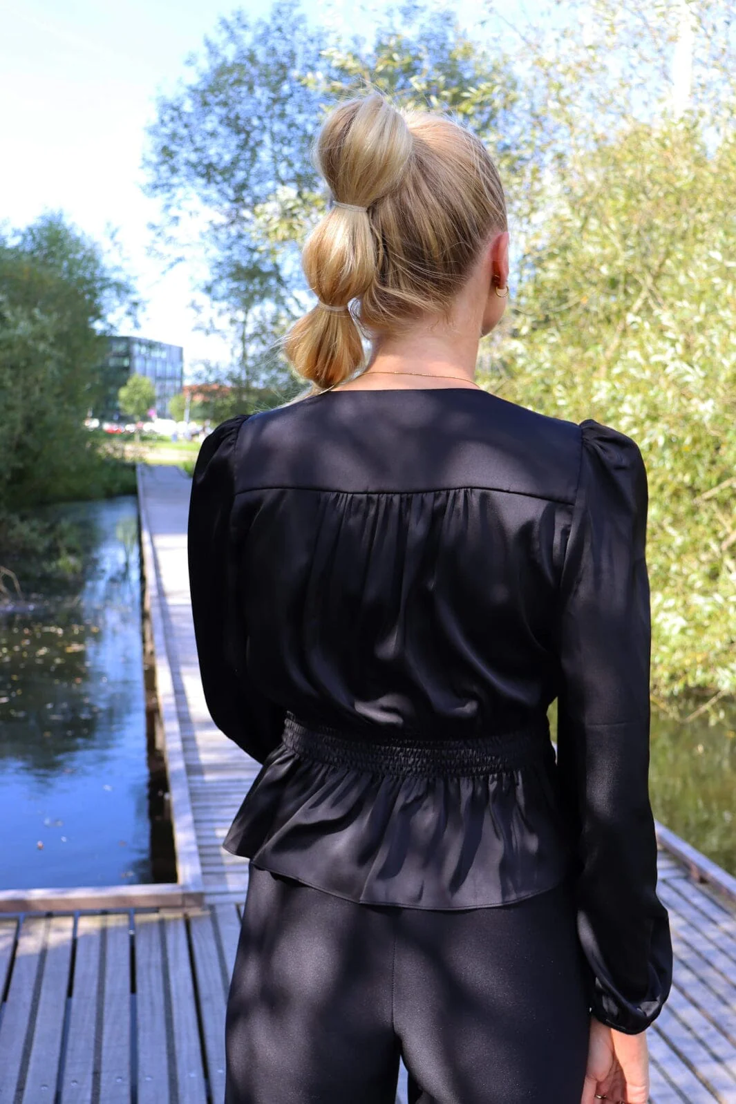 Liberte Tiki-Ls-Twist-Blouse 22120 black