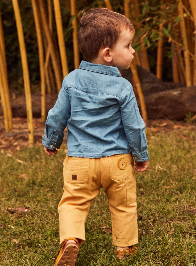 Chemise en light denim bleu brodée