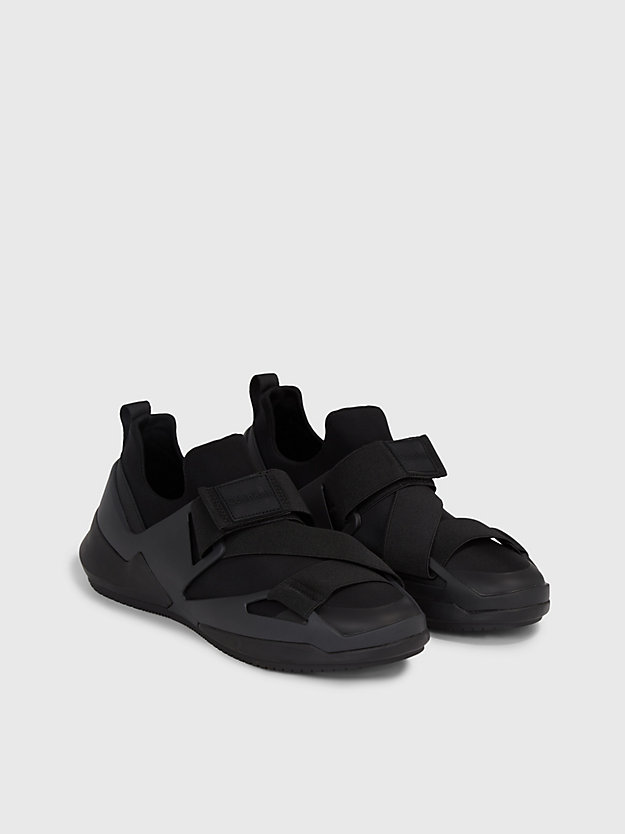 Tênis de neoprene