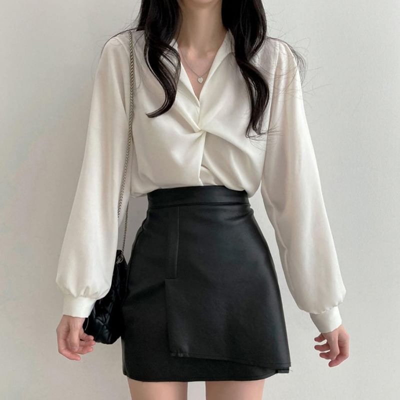 Trisica - Blouse met V-hals en gedraaide voorkant