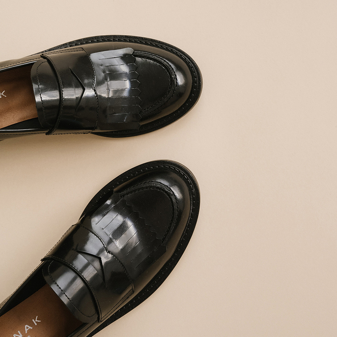 Mocassins à bouts carrés  en cuir glacé noir