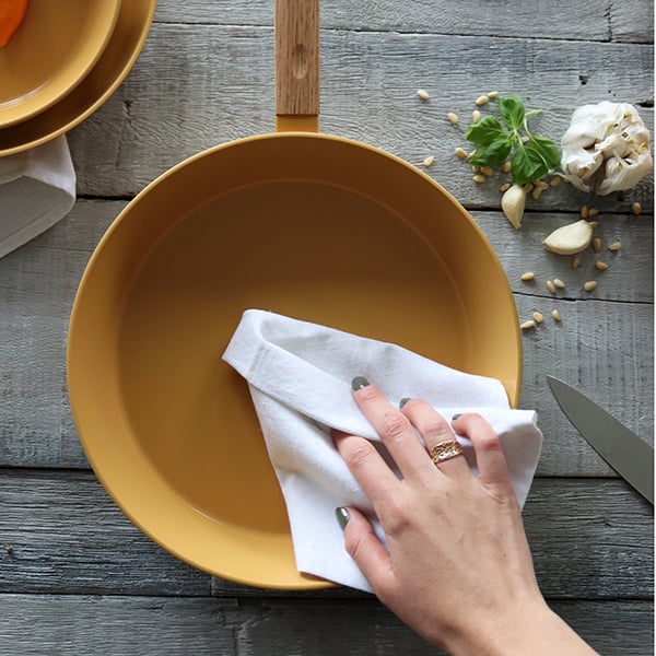 Poêle Ector induction aluminium revêtu manche en bois 28 cm jaune Ogo