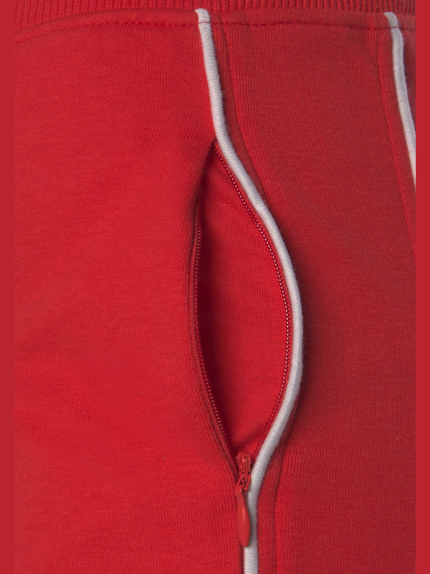 Shorts short avec passepoil contrasté