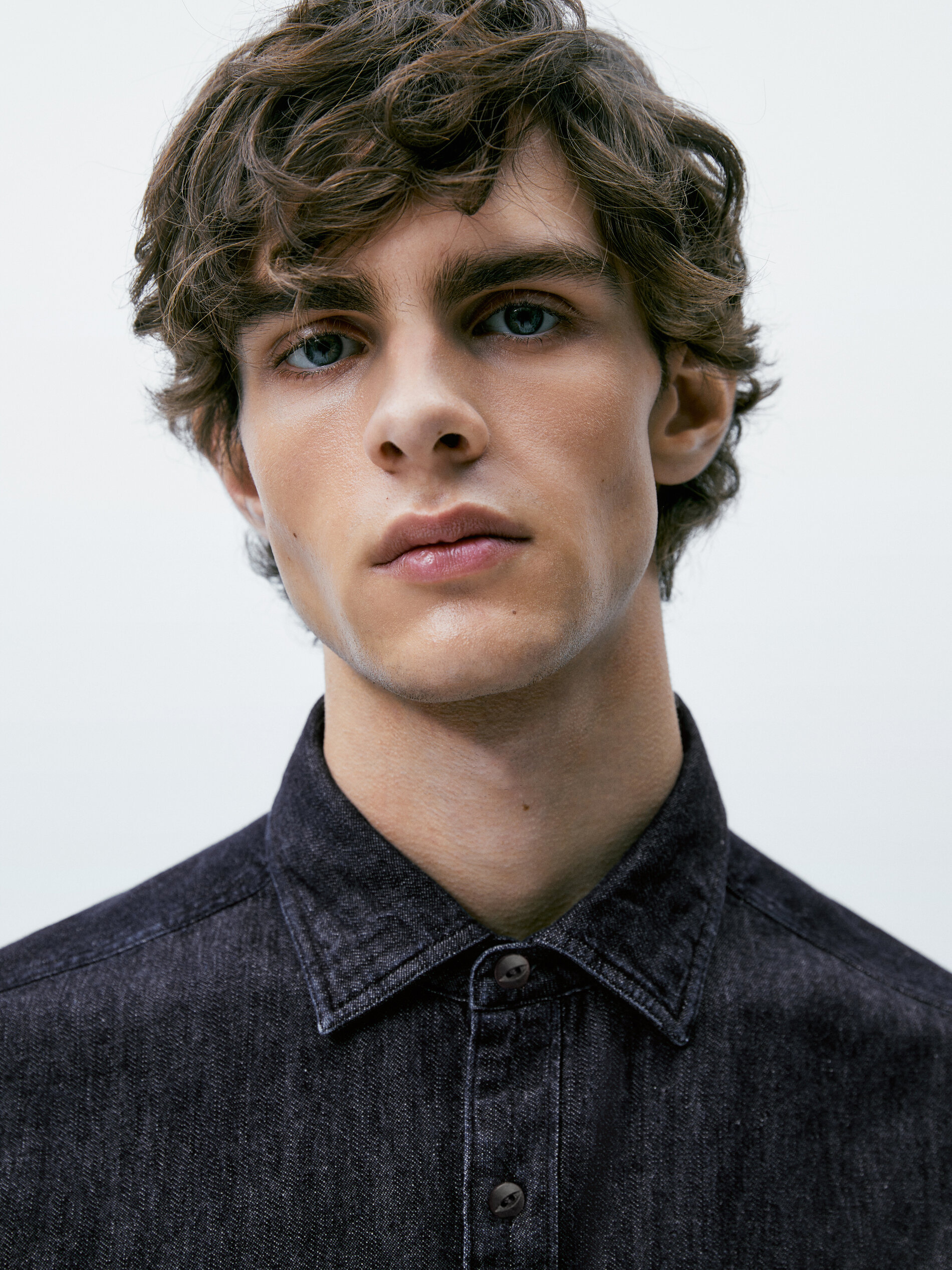 Camisa jeans 100% algodão, modelagem regular - AZUL ESCURO