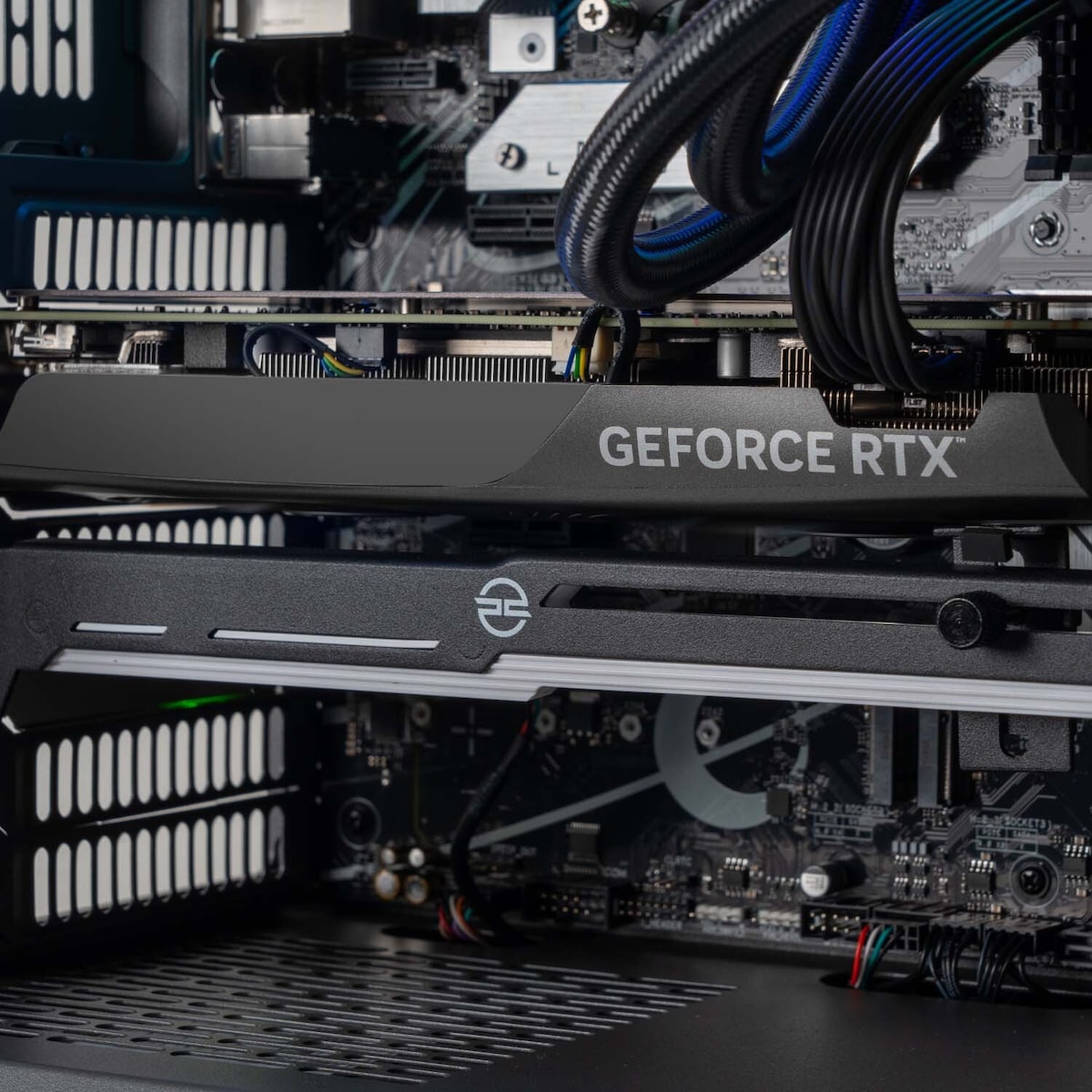 PCSpecialist North 100 i7-14F/16/1000/4070 Super (sort)