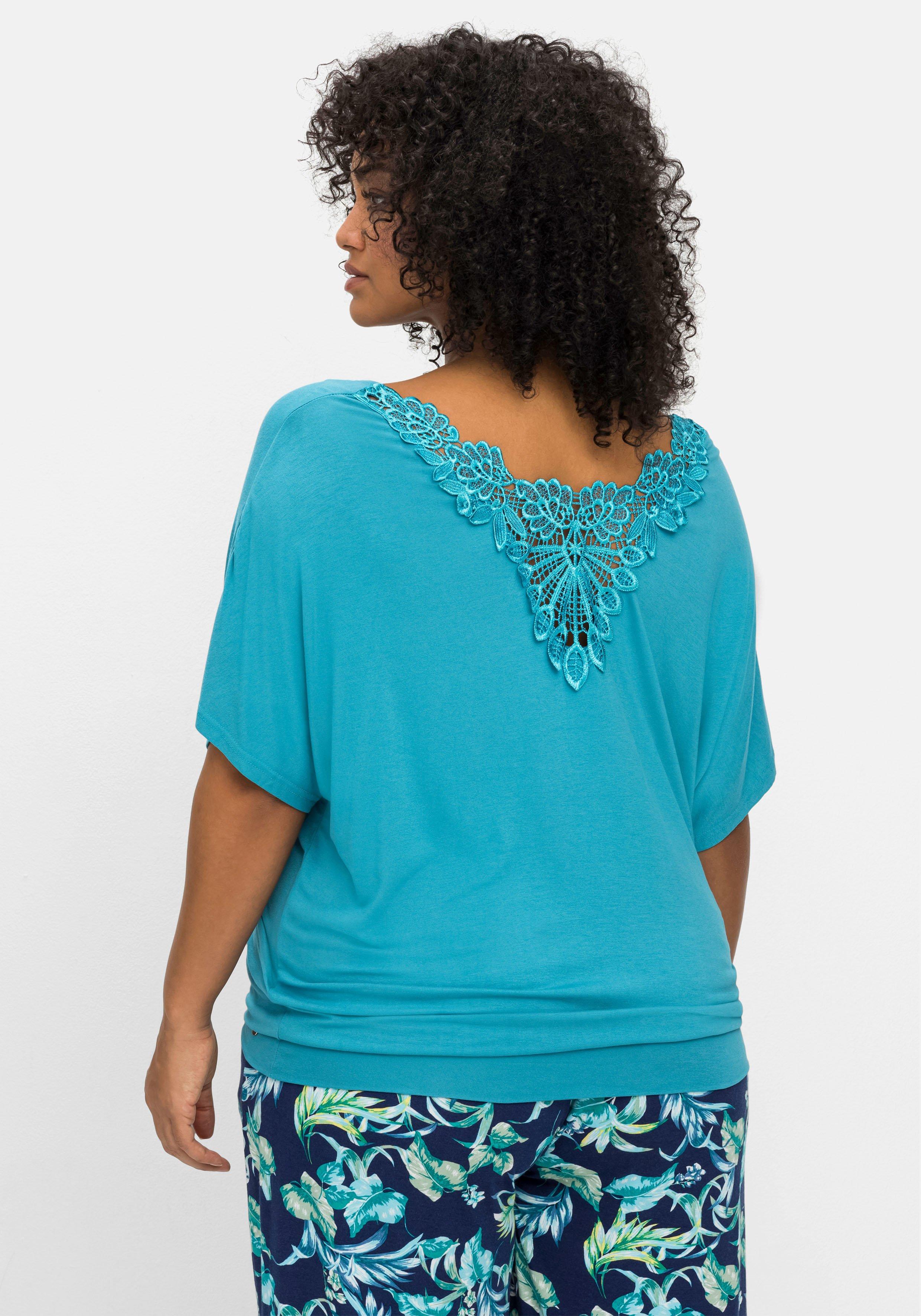 Jerseyshirt mit Einsatz aus Spitze im Nacken