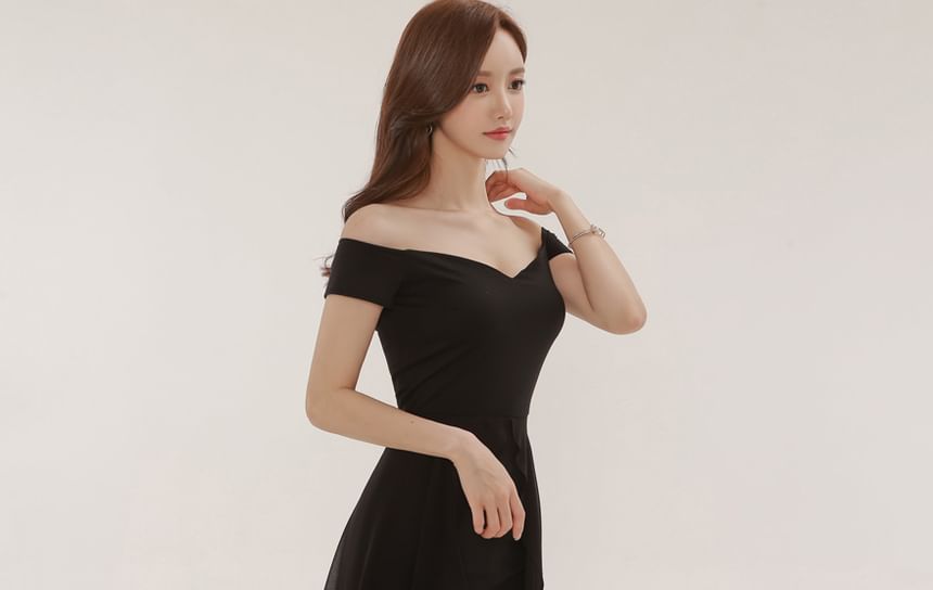 palajana - Off-Shoulder Asymmetrische Mini-jurk met Cap-Mouw en Off-Shoulderprint