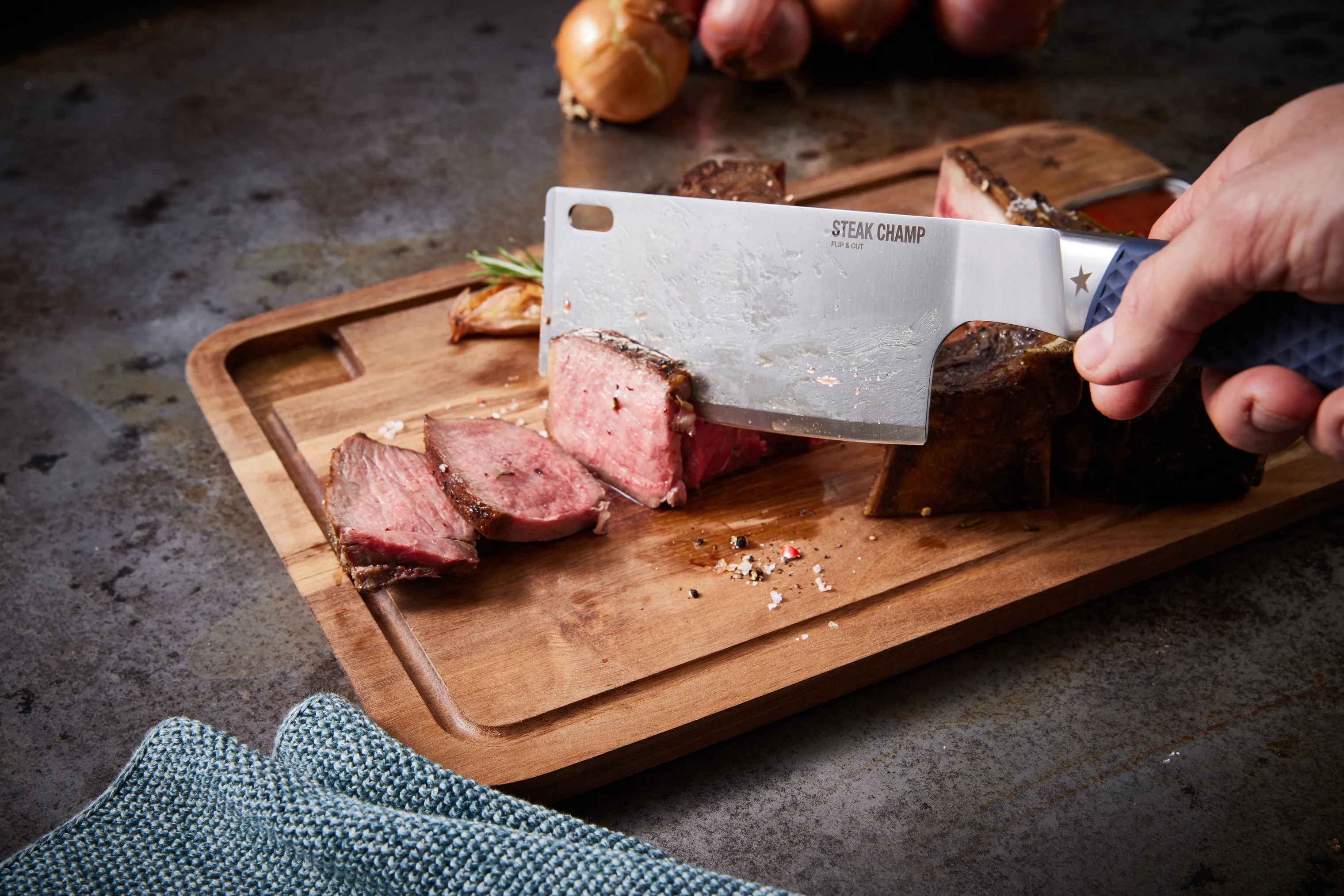 Steak Champ Flip & Cut Spatel