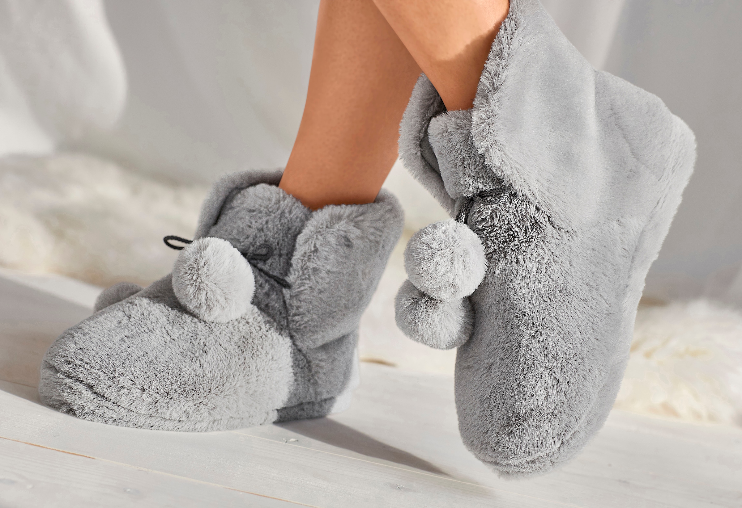 Vivance Hausschuh  Pantolette, Pantoffel, Boots mit kuscheligem Fellimitat VEGAN