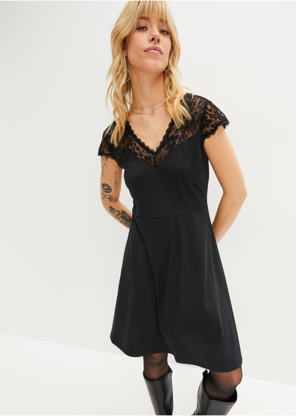 Robe en jersey à dentelle
