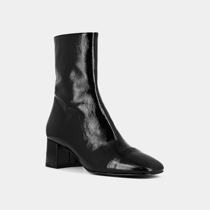 Bottines à bouts carrés et petits talons  en vernis plissé noir