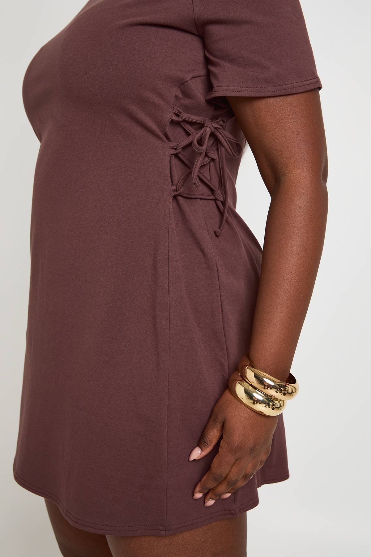 boohoo Robe T-shirt Grande Taille En Coton Avec Détail Noué Sur Le Côté