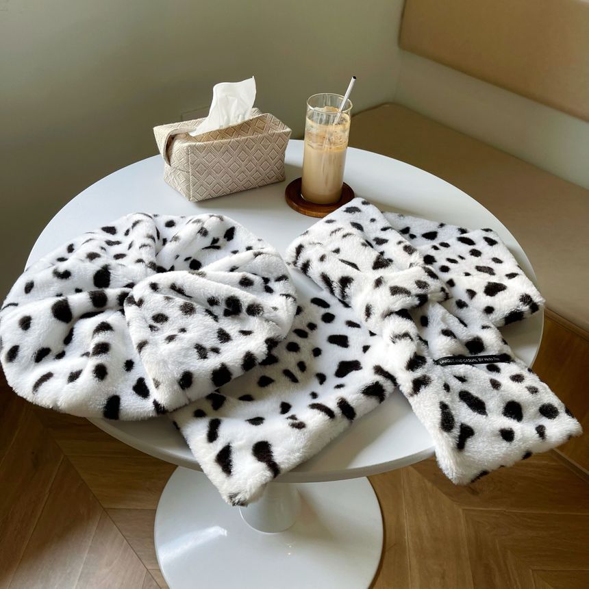 Hatrix - Set: Melkkoe Print Chenille Baret Muts + Sjaal