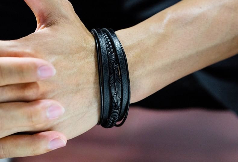 Tenri - Armband met gelaagde imitatieleren veren