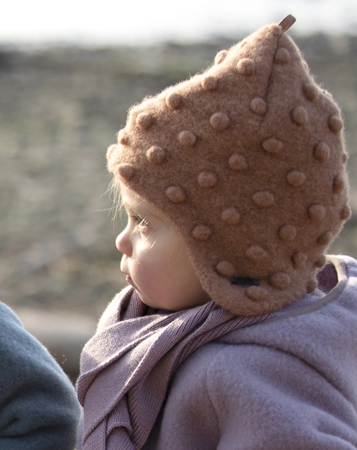 Fleece-Mütze INKA WALK DOTS mit Wolle in mocha