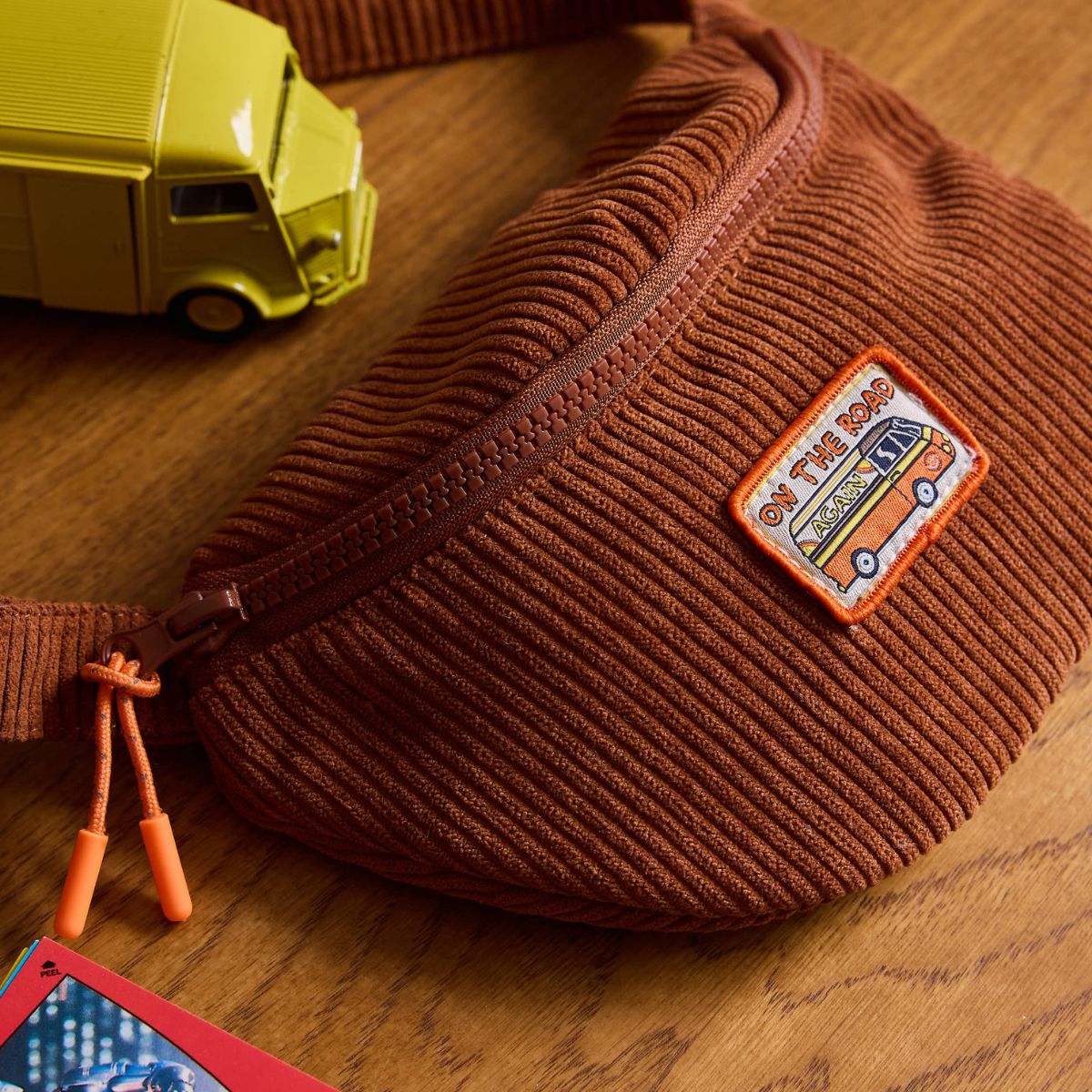 Sac banane enfant velours marron - Road trip Petit toi