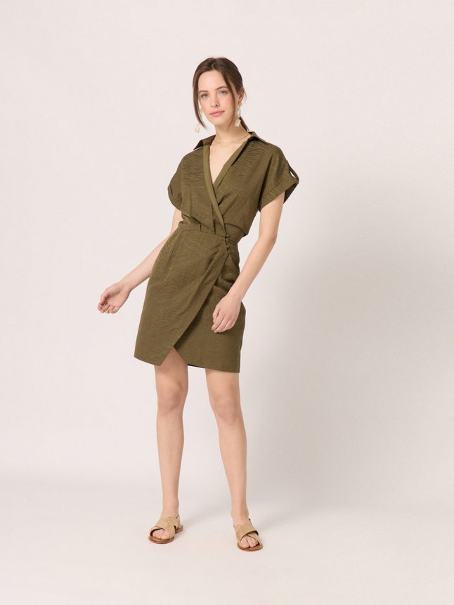 Robe courte manches courtes