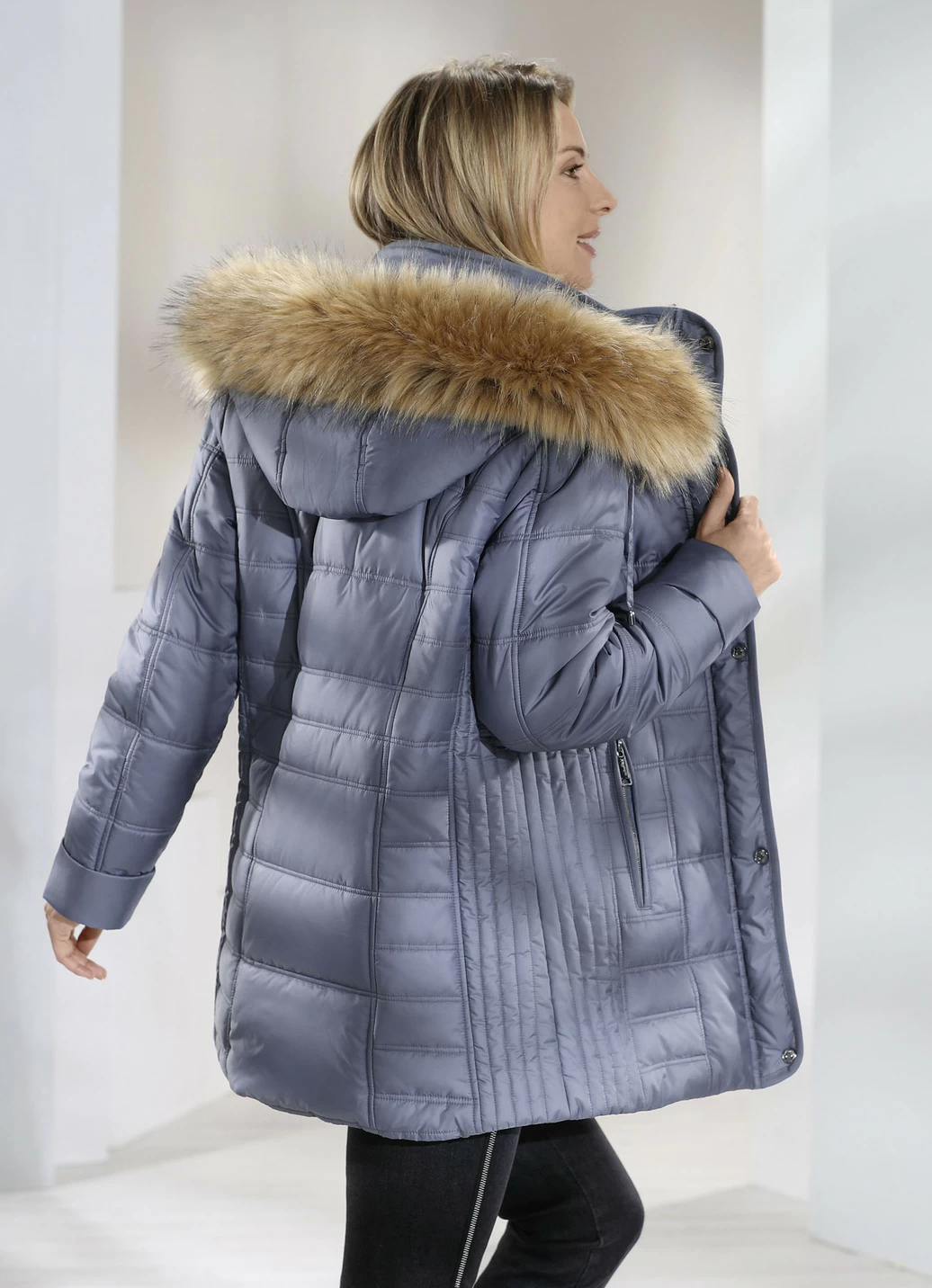 Jacke mit abnehmbarer Kapuze