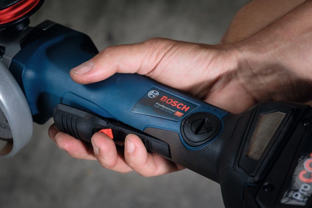 Bosch GWS 18V-10 PSC (DM/HM) Accu haakse haakse slijper (in L-Boxx) - 06019G3F0B