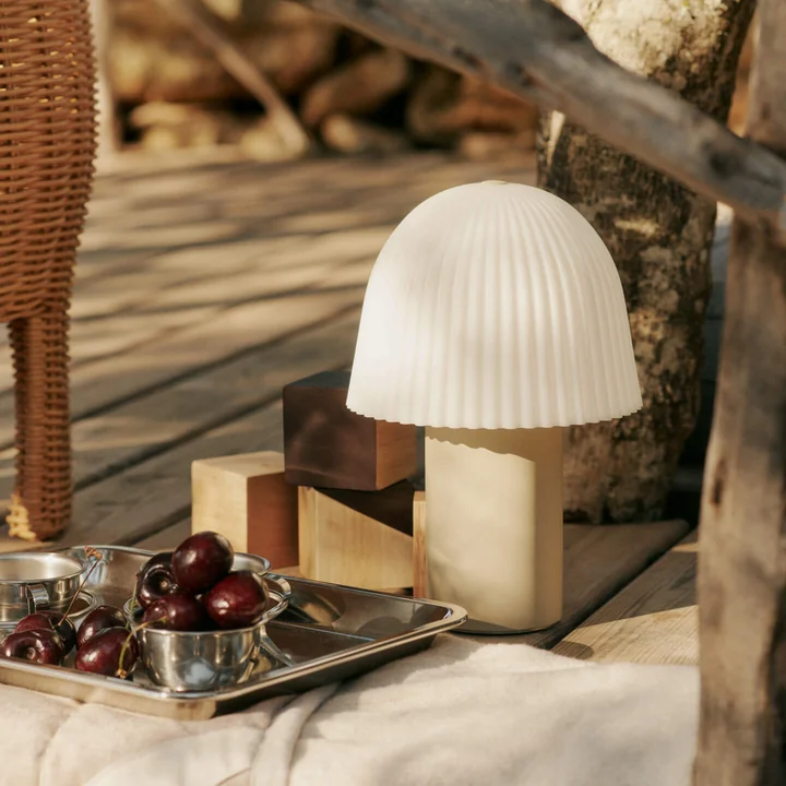 Ferm Living - Frill LED Akku-Leuchte, weiss / rosa