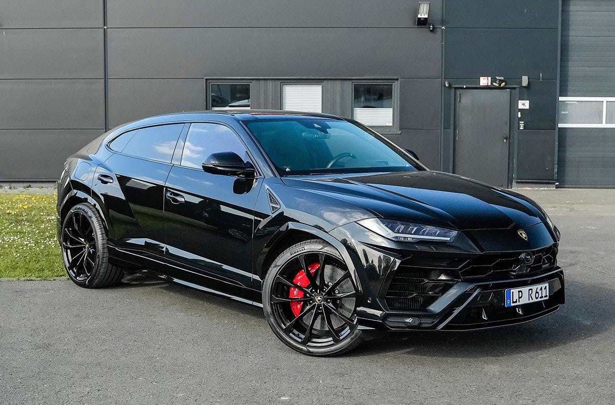 Lamborghini Urus mieten (1 Tag)