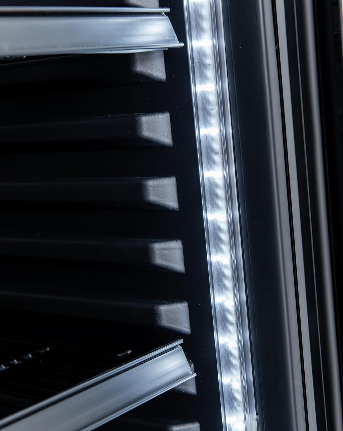 METRO Professional Getränkekühlschrank GSC2360B, 62 x 63.6 x 175.3 cm, 347 L, LED-Beleuchtung, 4 verstellbaren Einlegeböden, schwarz