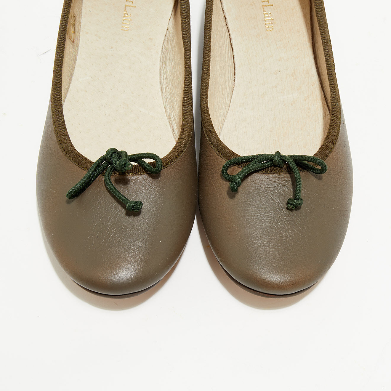 Quartier Latin Ballerines en Cuir Jeanne kaki
