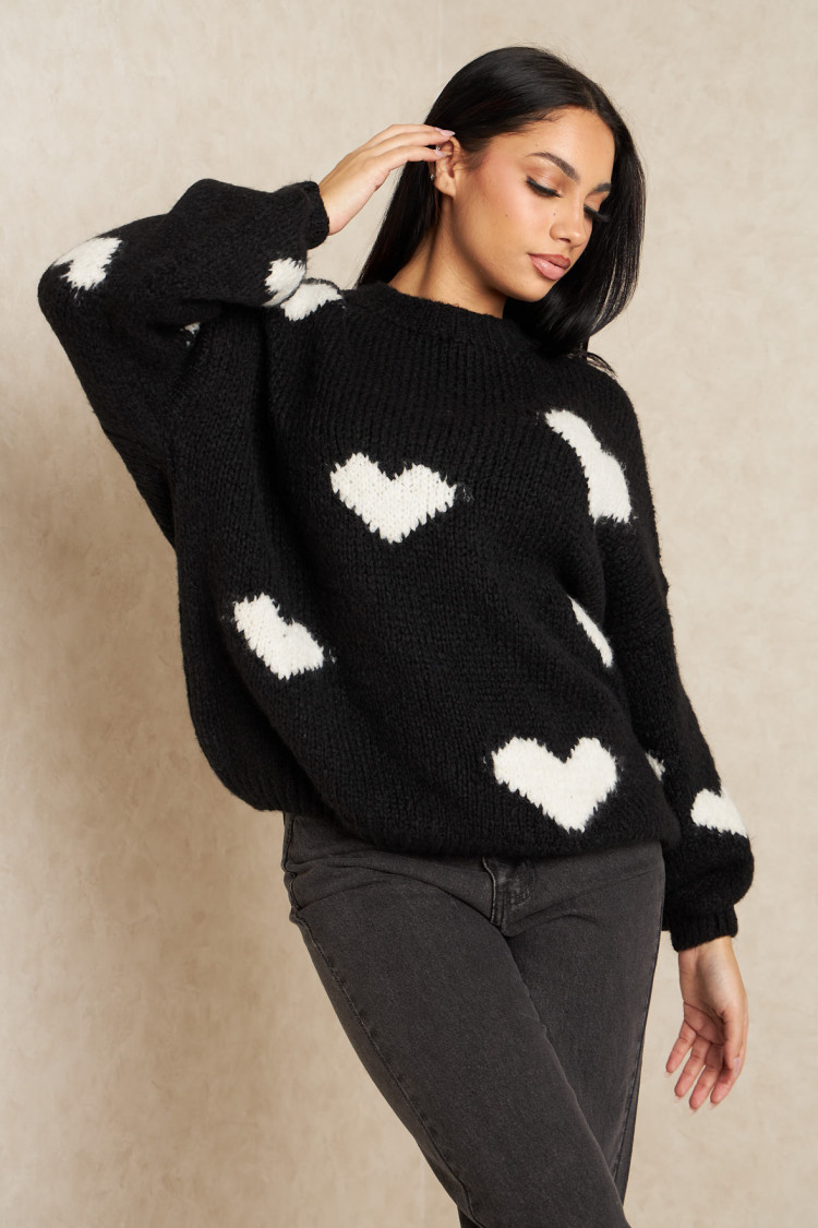Pull noir à coeur beige