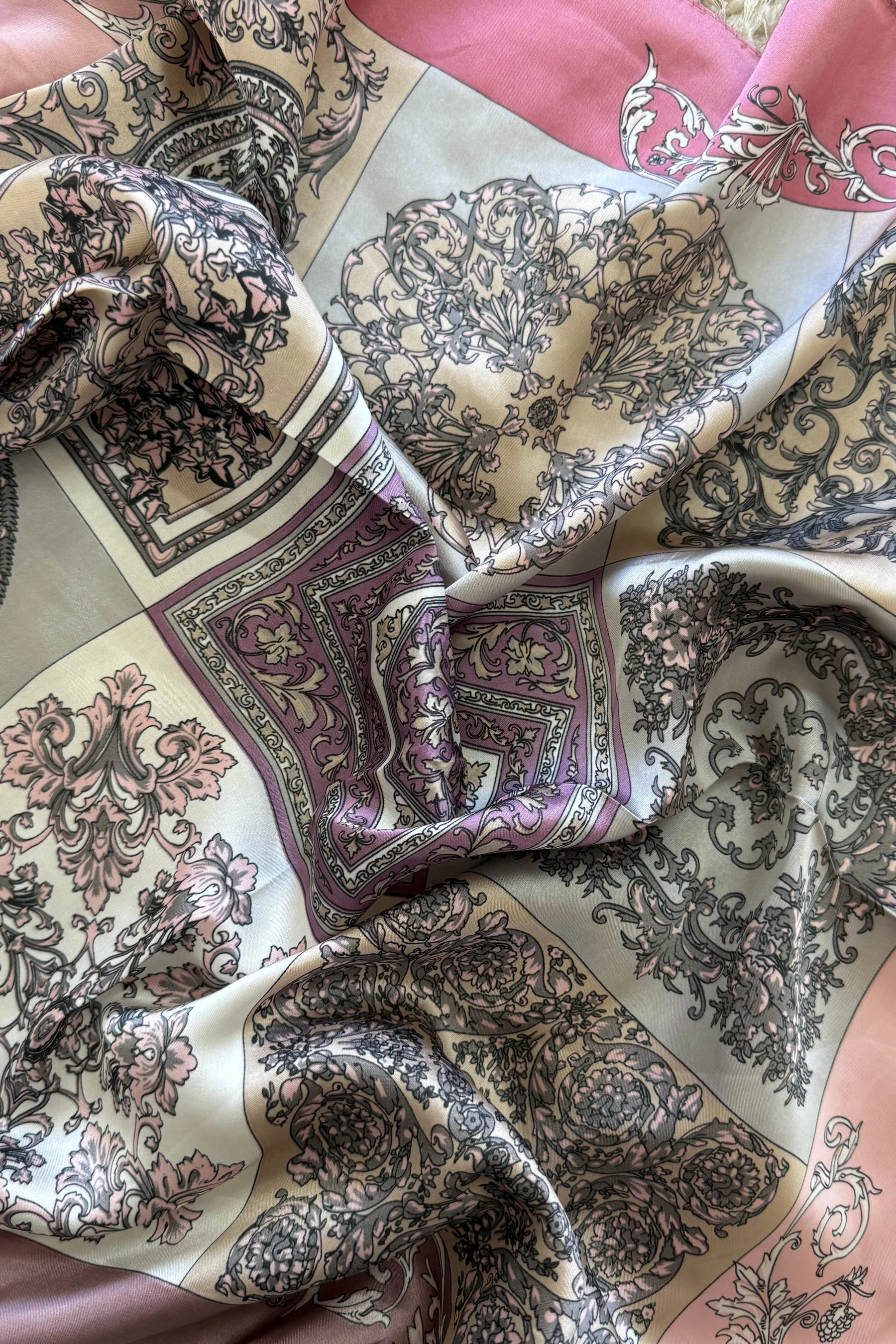 A-bee Berit Scarf