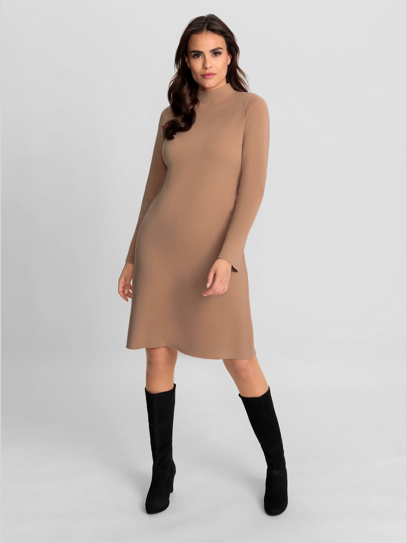 Robe en tricot col corolle
