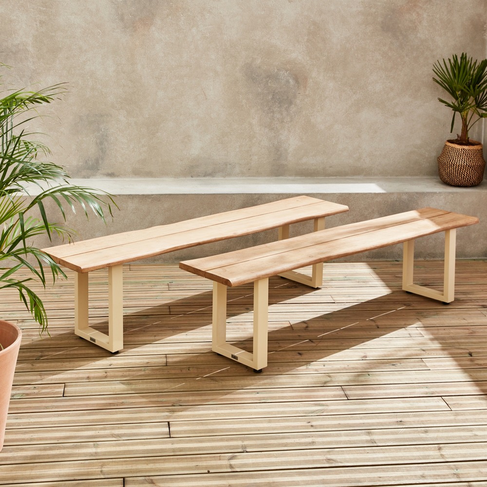 Lot de 2 bancs 3 places acacia brossé clair. Structure acier ivoire