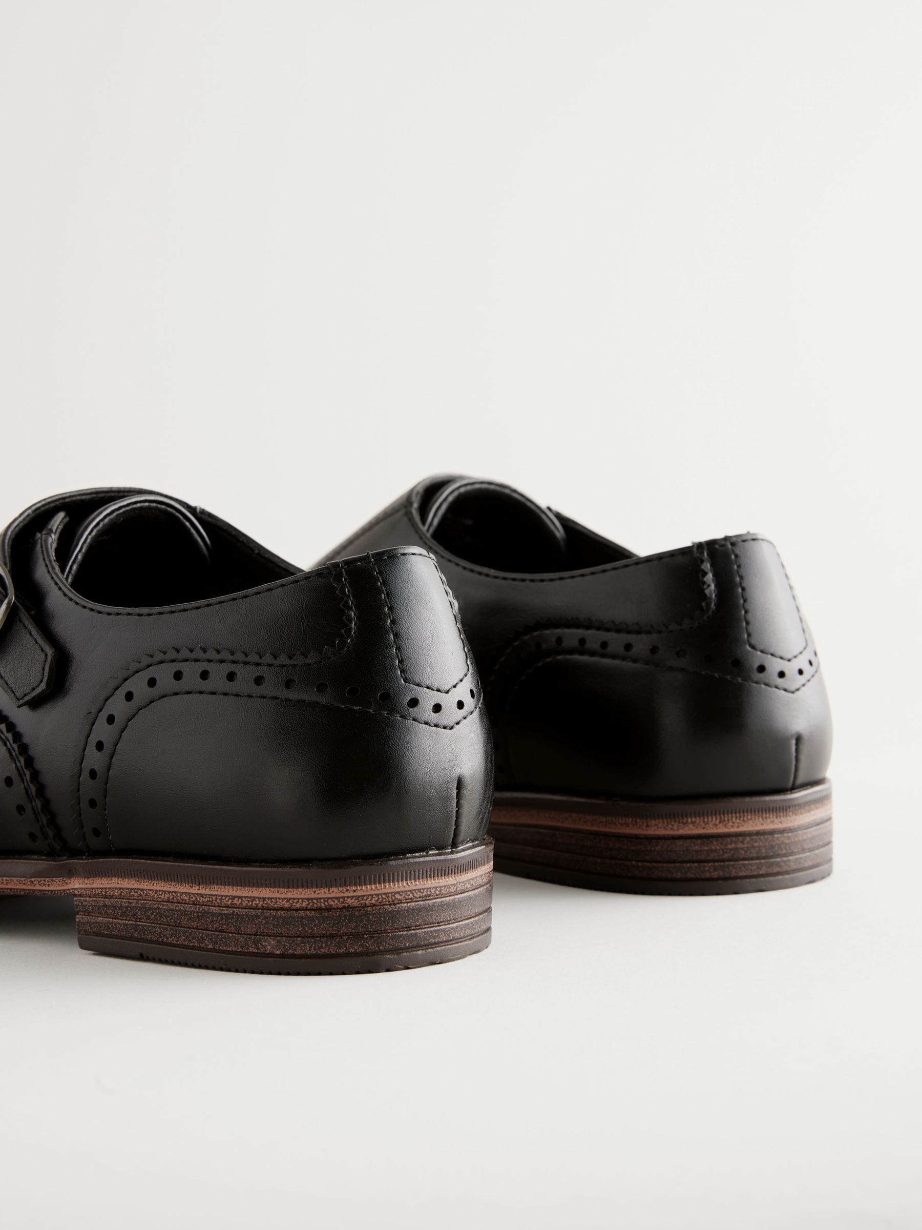 Zwart - Schoenen met neusstuk en dubbel monkbandje