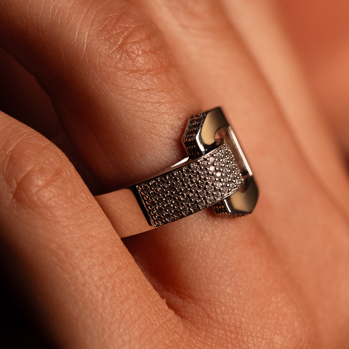 Bague or recyclé 750 blanc et boucle diamants