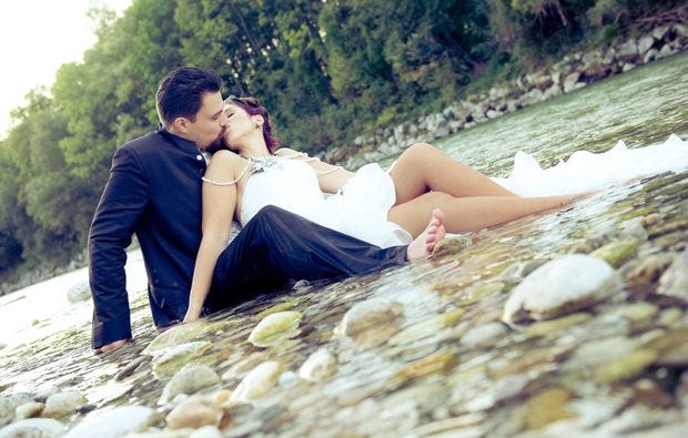 Trash the Dress Fotoshooting in Thalheim bei Wels als Geschenk